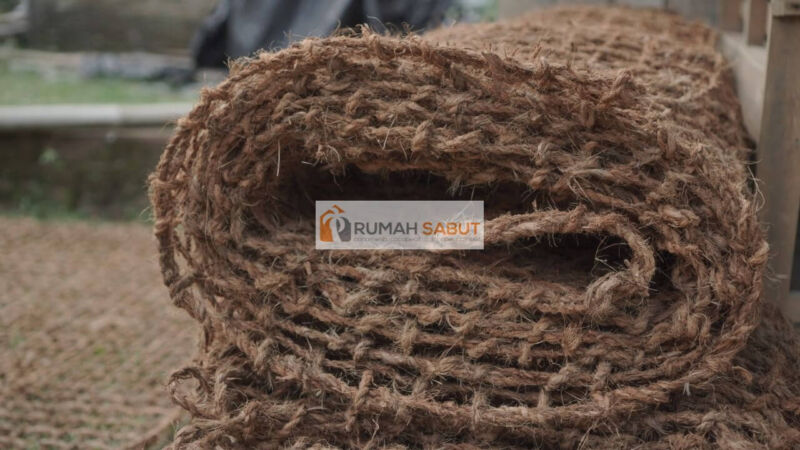 Revegetasi Lahan Kritis Dengan Sabut Kelapa