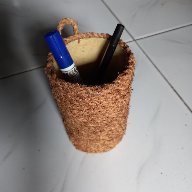 sabut kelapa untuk membuat kotak pensil