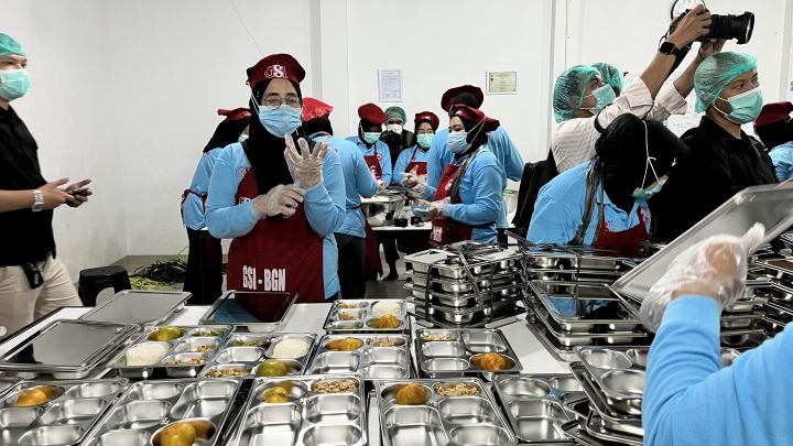Tata Kelola Dapur Makan Gratis untuk Menyajikan Makanan Bergizi