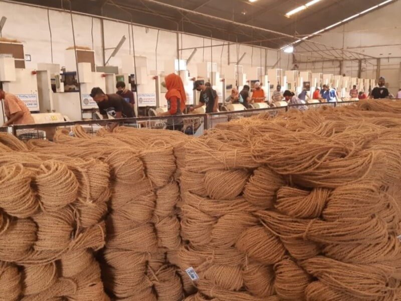 Sabut kelapa untuk produksi bahan bangunan