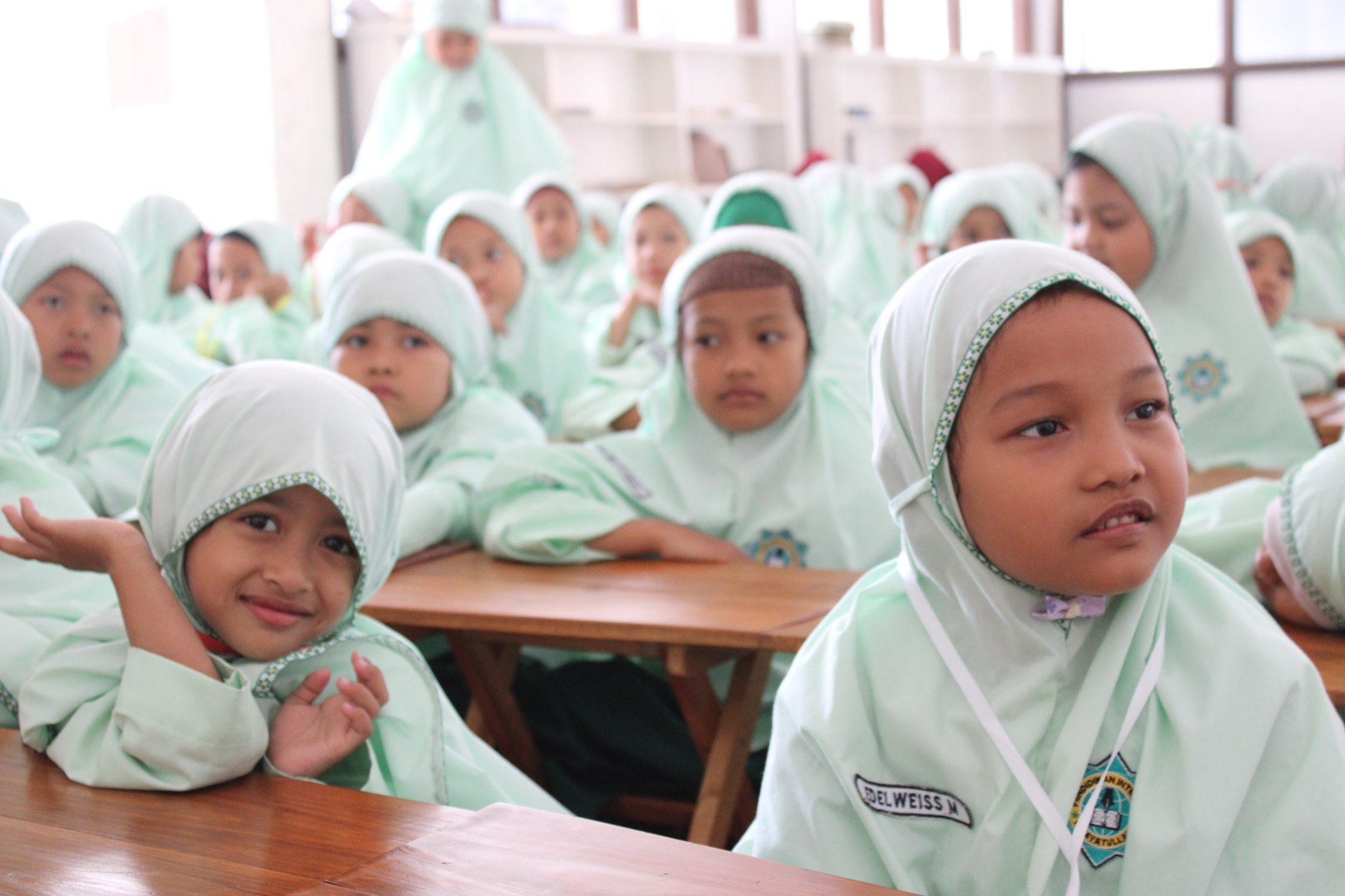 penerapan adab dan akhlak pada SD IT Jogja
